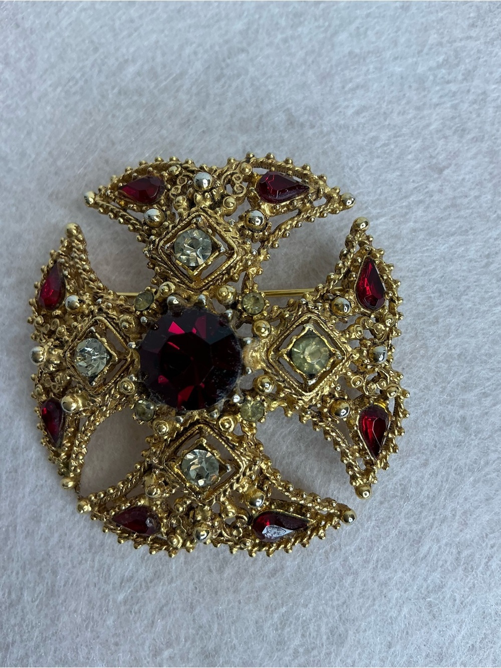 2265 - Vintage-Inspired Gold Tone Brooch with Deep Red Gemstones
